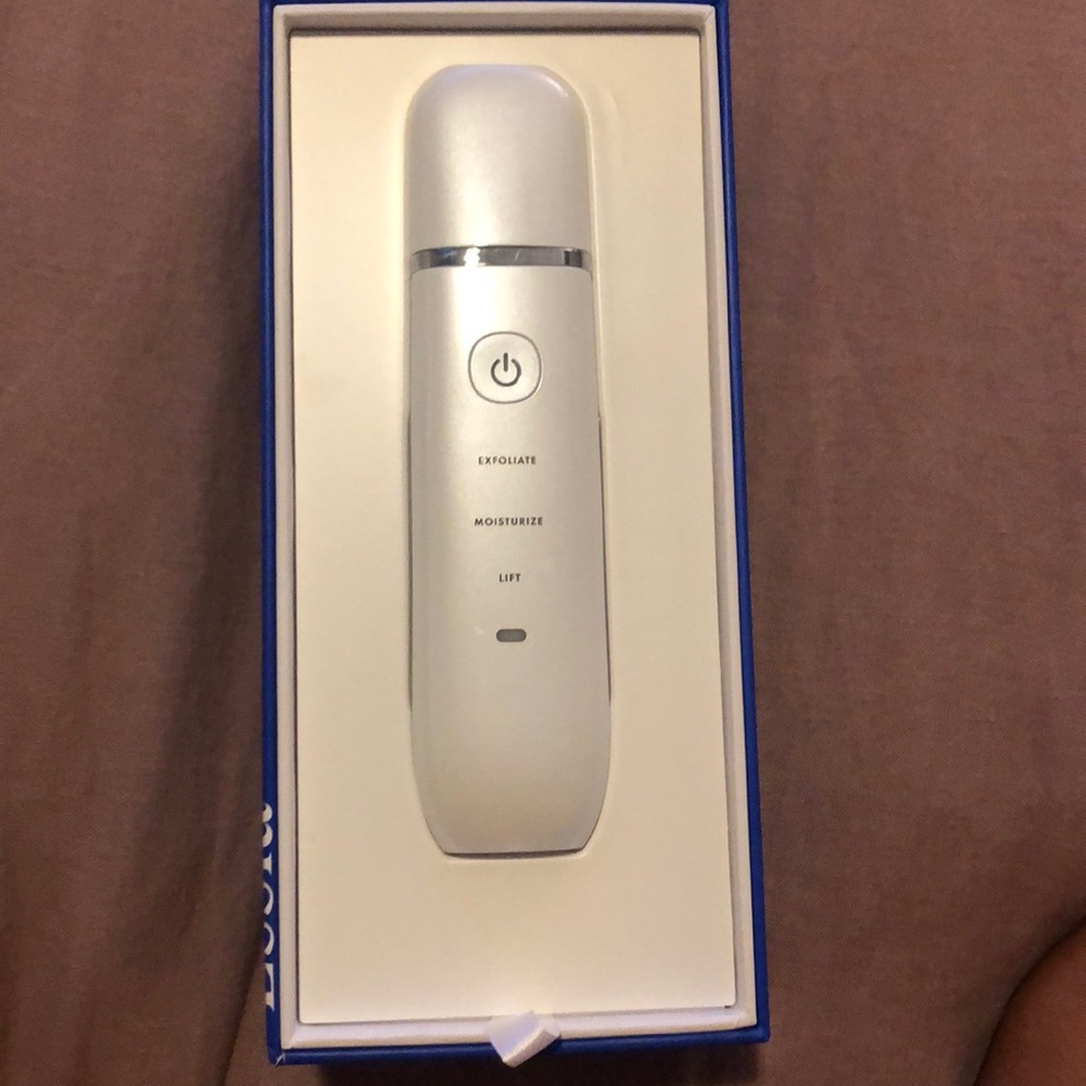 Essia Ultrasonic lifting and exfoliating wand